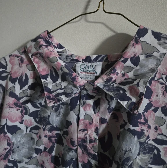 Floral Button up - Picture 3 of 4